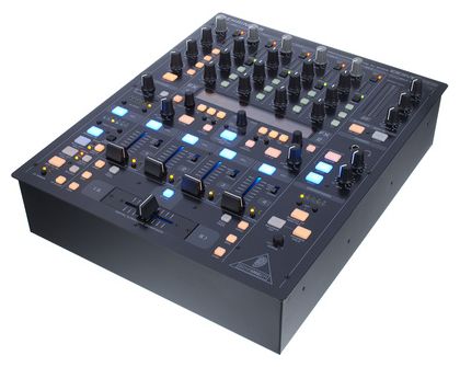 Behringer DDM4000 · fotografía de producto de Thomann