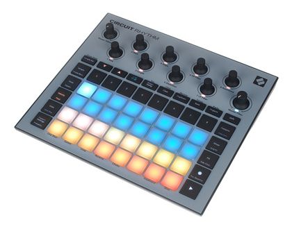 Novation Circuit Rhythm · fotografía de producto de Thomann