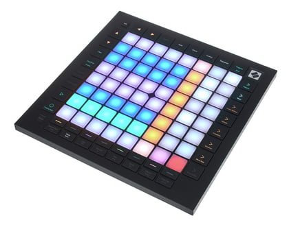 Novation Launchpad Pro MK3 · fotografía de producto de Thomann