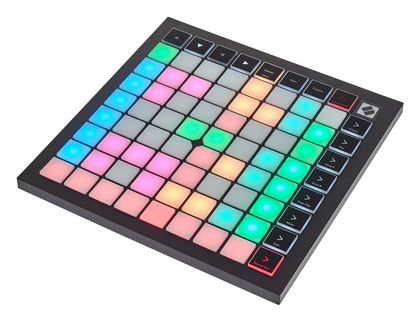 Novation Launchpad X · fotografía de producto de Thomann