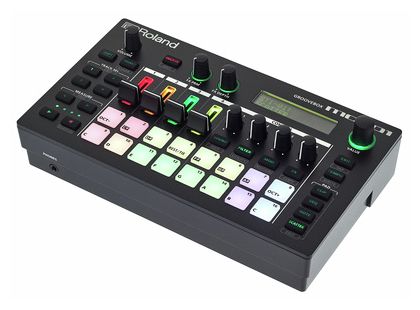 Roland MC-101 · fotografía de producto de Thomann
